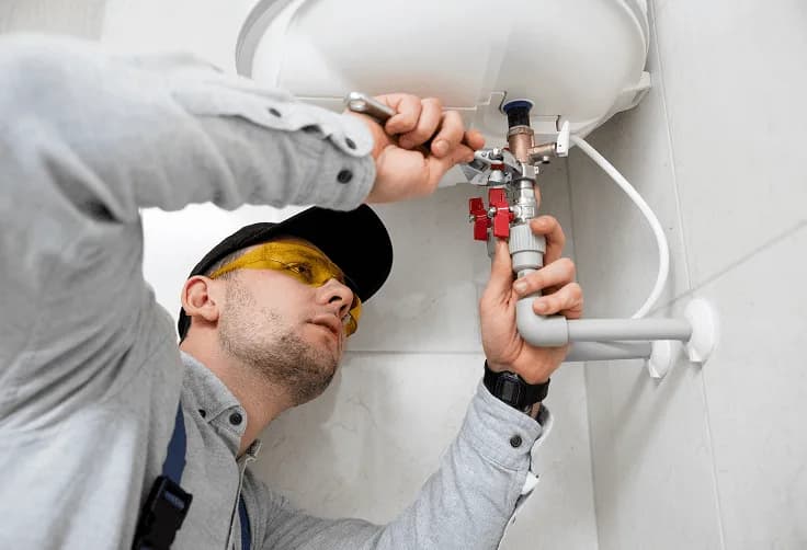 Vic's plumber fitting a geyser with isolation valves